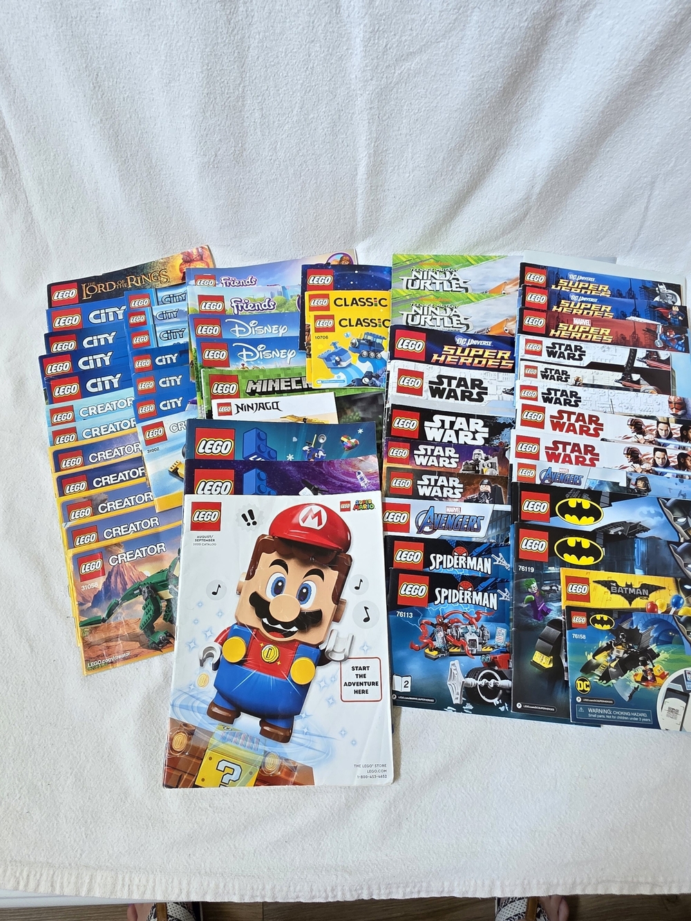 LEGO Superhero Marvel DC Disney Pamplets Lot of 54 Manuels Magazine Catalog Haul